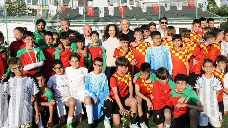 İzmir'de Futbol Şöleni! Karşıyaka'da 8 Dev Kulüp Bir Arada