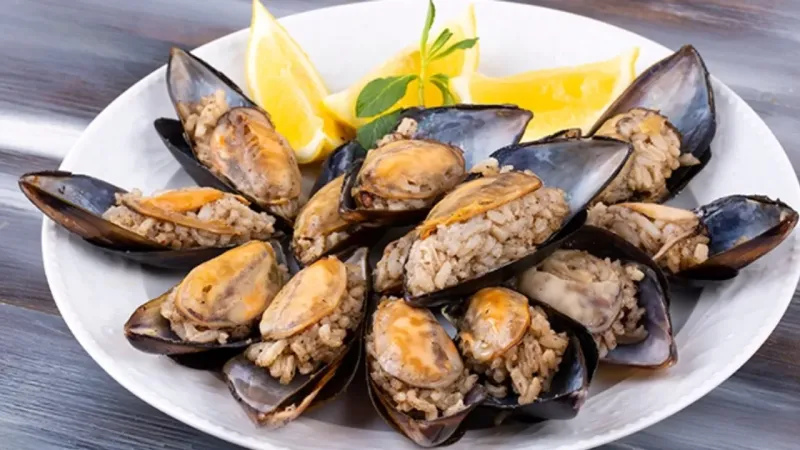 Evde Midye Dolma Keyfi! İzmir'in Meşhur Lezzeti Şimdi Daha Güvenli