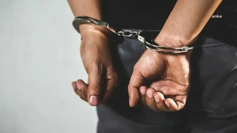 İzmir'de Şafak Operasyonu! 12 Kişi Gözaltında: Neler Oldu?