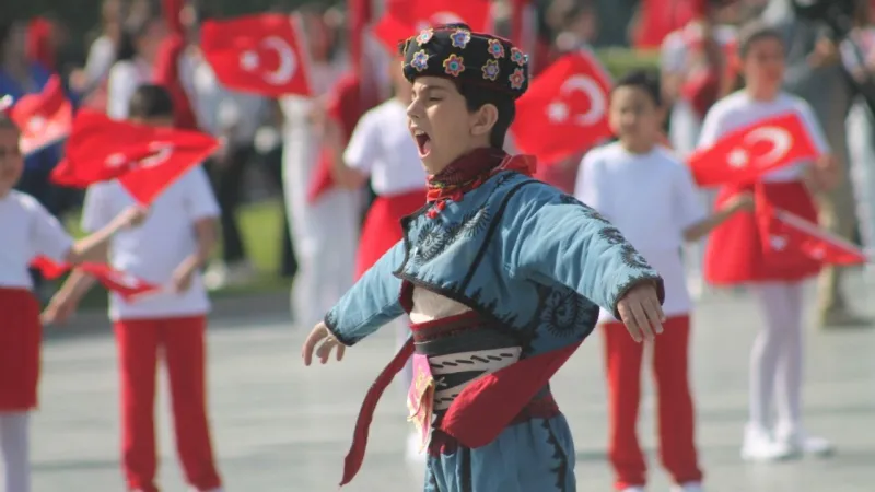 İzmir'de 23 Nisan Coşkusu! Çocuklardan Umut Dolu Mesajlar