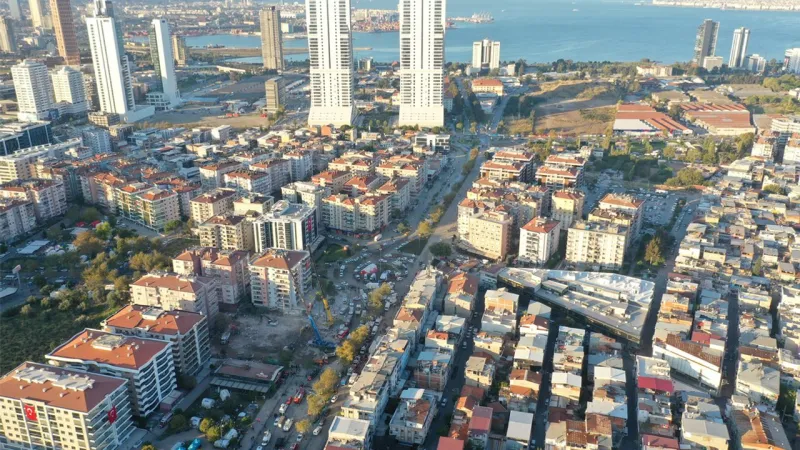 İzmir'de Depremzedelerden Şehir Plancılarına Sert Tepki: Halkın Yanında Olun!