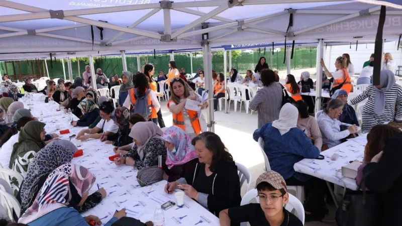 İzmirli Kadınlardan Bayraklı'da Sıcak Çay Sohbeti!