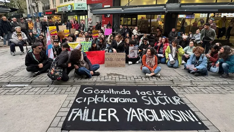 İzmir'de Kadınlardan Çıplak Arama Protestosu! Şok İddialar!
