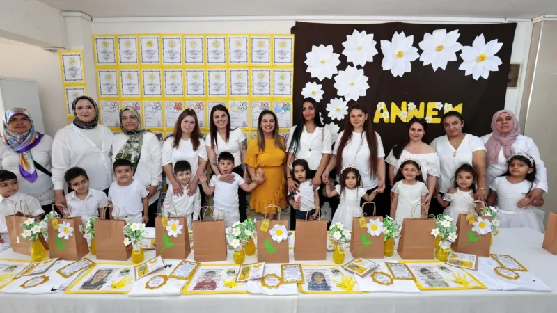 İzmir'de Miniklerden Annelere Duygulandıran Anneler Günü Sürprizi!
