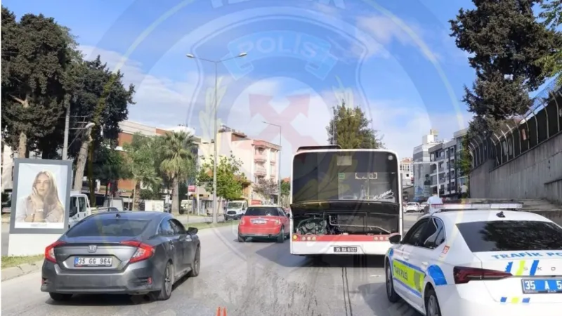 İzmir'de Trafik Alarmı! NATO Kavşağı'nda Araç Arızası!