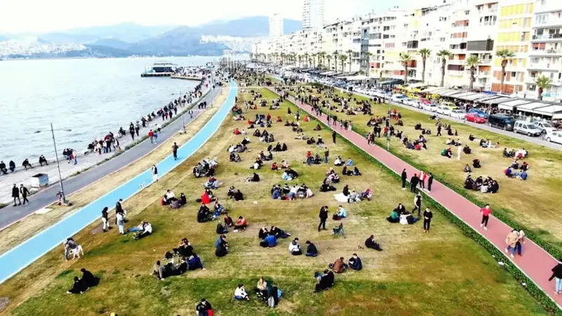 İzmir'de Ekonomik Karamsarlık! Halkın Gelecek Beklentisi Şok Etti