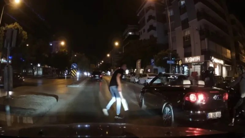 Karşıyaka'da Döner Bıçaklı Trafik Terörü! O Anlar Kamerada