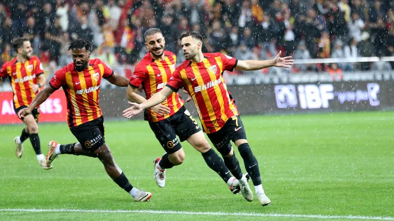 Kayserispor Fırtınası! Antalya'yı 3 Golle Yıkıp Rekora Koşuyor