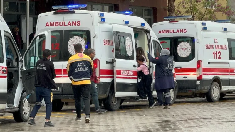 Okul Önünde Şeker Paniği! 15 Öğrenci Zehirlendi!
