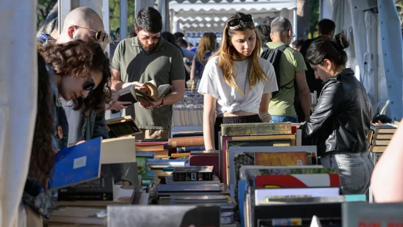 İzmir Kitap Fuarı Coşturuyor! Kitapseverler Akın Akın Geliyor