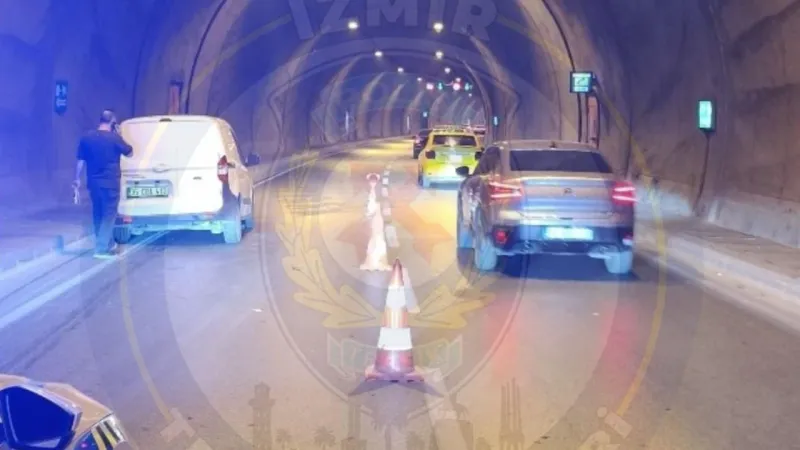 Konak Tüneli'nde Kaza! İzmir Trafiği Felç Oldu