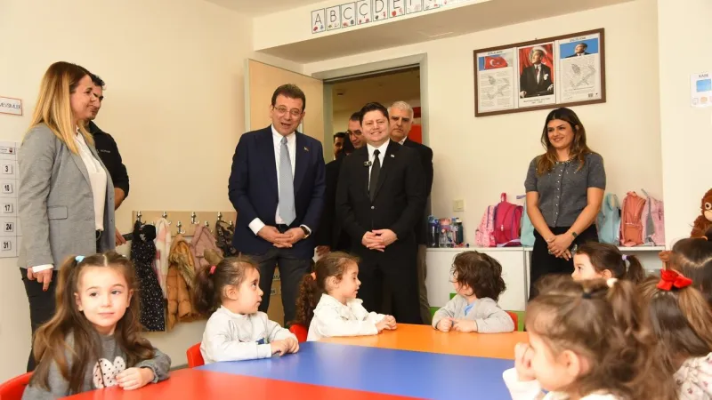 İmamoğlu'na Çocuklardan Duygulandıran Destek: "Üzülme" Sergisi Açıldı!