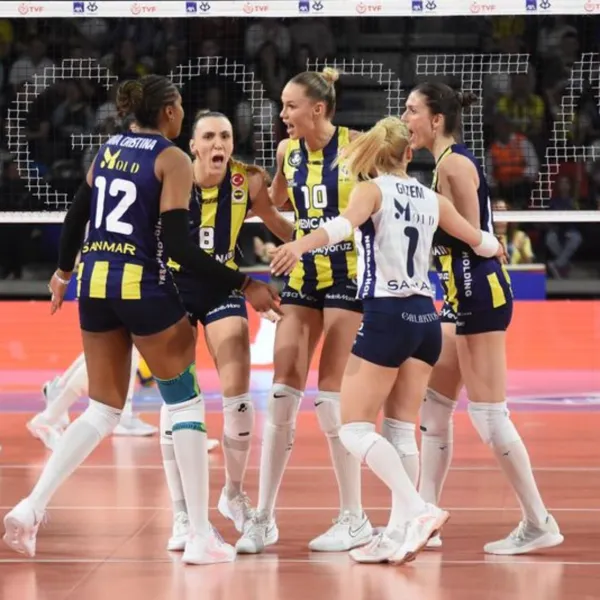 Fenerbahçe Kupa Voley Şampiyonu! Eczacıbaşı'nı Devirdi