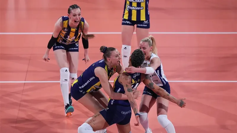 Fenerbahçe Kupa Voley'de Şampiyon! Eczacıbaşı'na Geçit Yok!