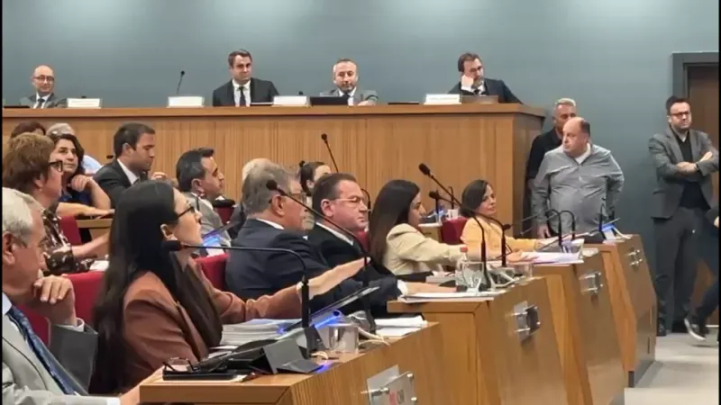 Mecliste Kavga! CHP'liler Sıralara Vurdu, Neler Yaşandı?
