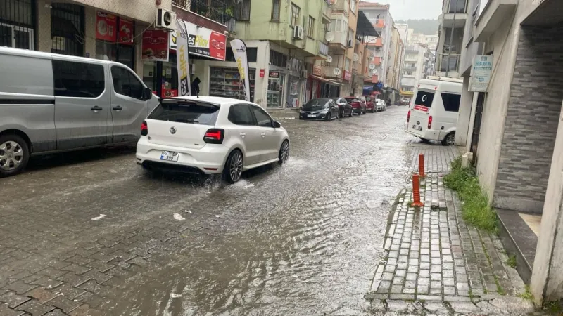 Aydın'da Sarı Alarm! Sağanak Yağış Hayatı Felç Etti