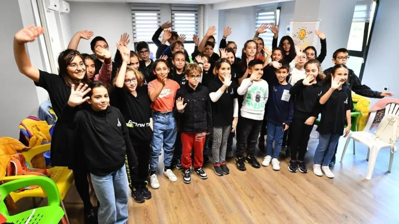 İzmir'de Çocuklar Konuşuyor! Minik Eller, Büyük Projeler