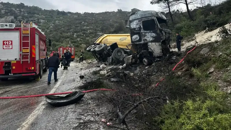 Muğla'da TIR Faciası! Sürücü Alevler İçinde Can Verdi