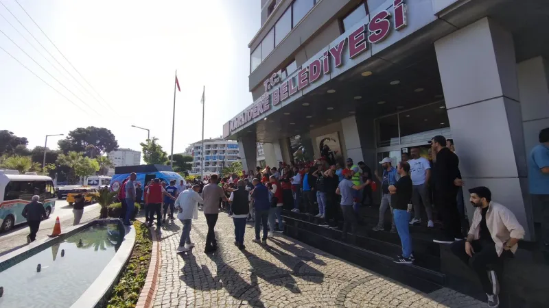 Narlıdere'de Grev Alarmı! Belediye İşçileri Ayaklandı!