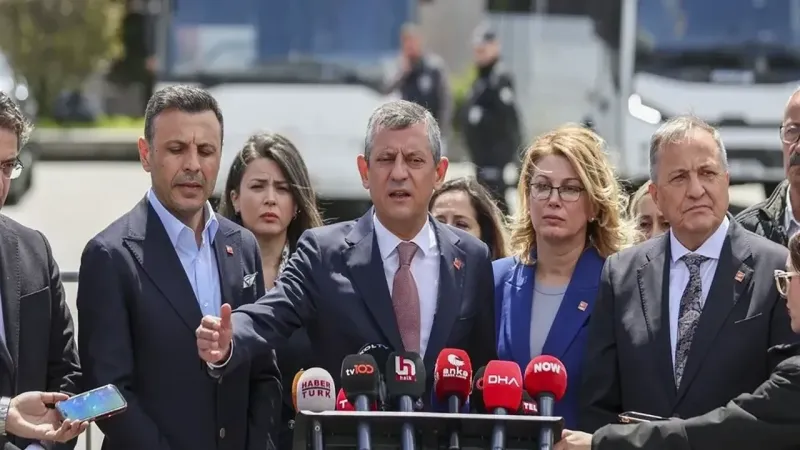 Özgür Özel'den Özdağ'a Destek: Aklınızı Alırız!