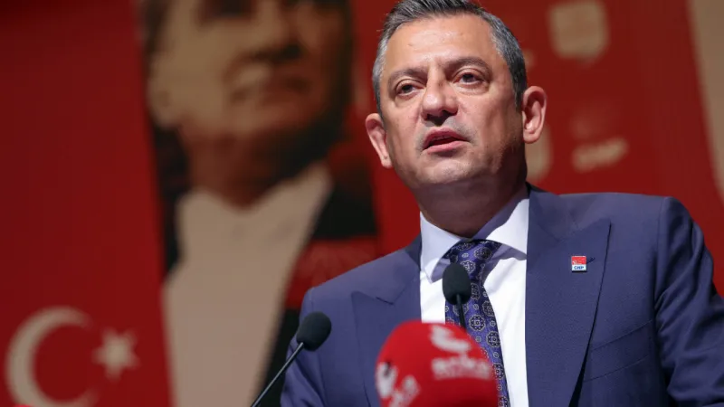Özgür Özel'den Erdoğan'a Sert Sözler: Teslimiyet mi Var?