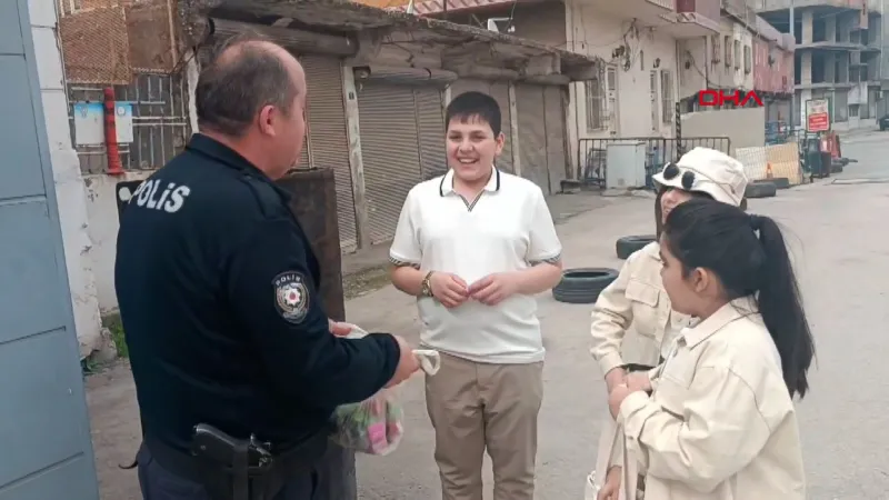 Polis memuru Sinan Baydı’dan çocuklara Ramazan Bayramı sürprizi