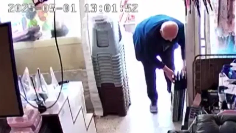 Ankara'da Pişkin Hırsız! Kameralara Aldırmadan Dükkanı Soydu