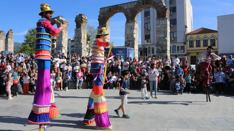 Efes Selçuk'ta Tiyatro Şöleni! Festival Sokakları Coşturdu