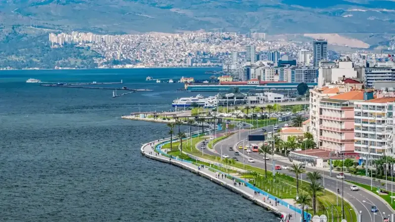 İzmir'e Yaz Geliyor! Termometreler 29 Dereceyi Gösterecek mi?