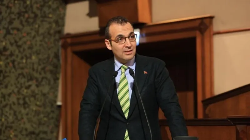 Şişli Eski Başkanı'ndan Liselilere Destek: Cesaretiniz Bize Gökyüzü Oldu!