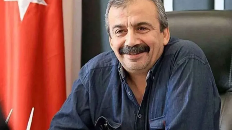 Sırrı Süreyya Önder Hayatını Kaybetti! Ölümü Türkiye'yi Yasa Boğdu