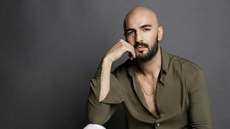Soner Sarıkabadayı'dan Yeni Hit: Dönemem Ona Şarkı Sözleri!