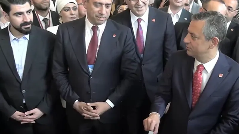 Özgür Özel'den CHP Kurultayı'nda Kritik Mesaj: İktidar Değişecek!