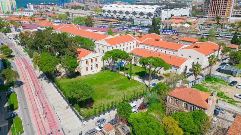 İzmir'de Kültür Şöleni! TEKEL Fabrikası Şimdi Sanat Merkezi Oldu!