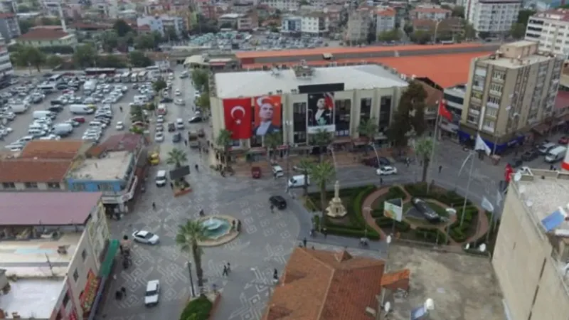 Torbalı Belediyesi Çalışanları İsyan Etti: İkramiye Krizi Mi?