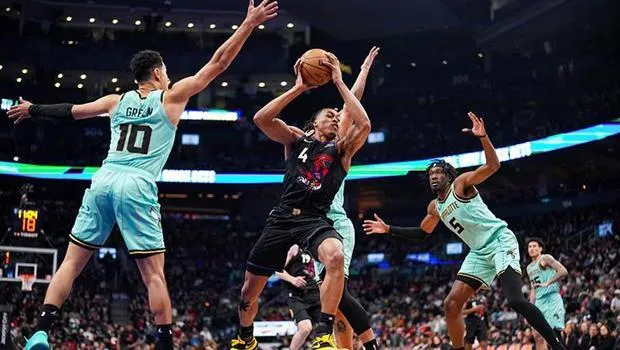 Toronto Raptors üst üste 3. maçını kazandı, Hornets’e fark attı