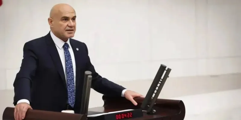 Turhan Çömez'den Şok İddia: Cumhurbaşkanlığı'na Ayrılık Başvurusu Mu?