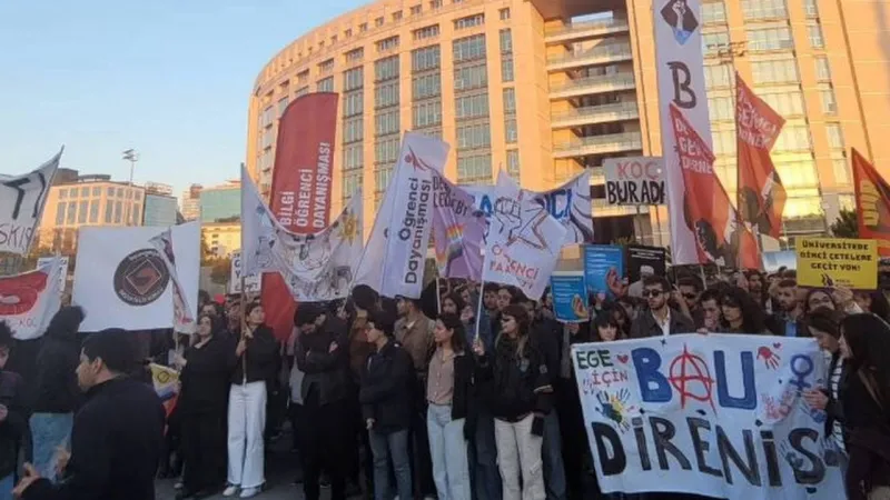 Nureddin Yıldız’ı protesto eden öğrenciler serbest bırakıldı