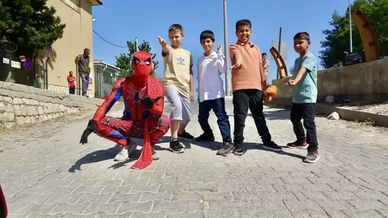 Örümcek Adam Türkiye Turunda! Mardin'de Bayram Coşkusu