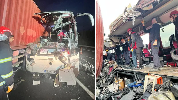 Osmaniye'de feci kaza! Yolcu otobüsü, TIR'a çarptı: 6 can kaybı, 11 yaralı