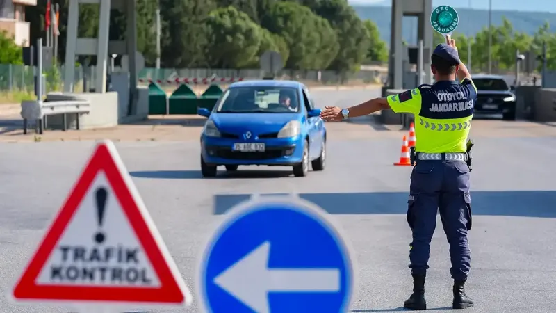 Otoyol jandarmaları iş başında: İzmir'de denetimler başladı