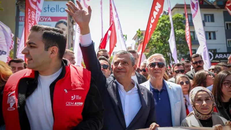Özel'den AKP gençliğine mesaj: Reisinizin elinde tuttuğu topu geri alın
