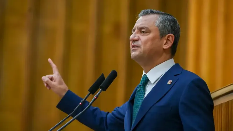 Özel'den pankart soruşturmasına tepki: Sürprizlerimiz devam edecek