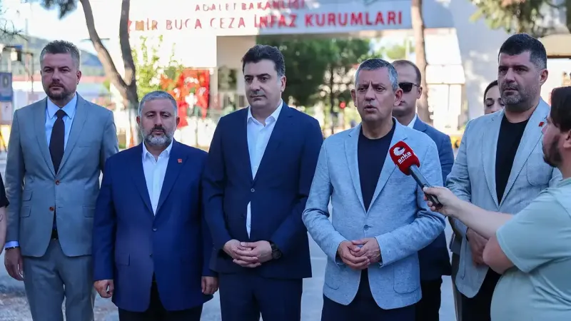 Özel'den Soyer ve Aslanoğlu'na ziyaret: İzmir'de dolandırıcılık algısı yaratılıyor