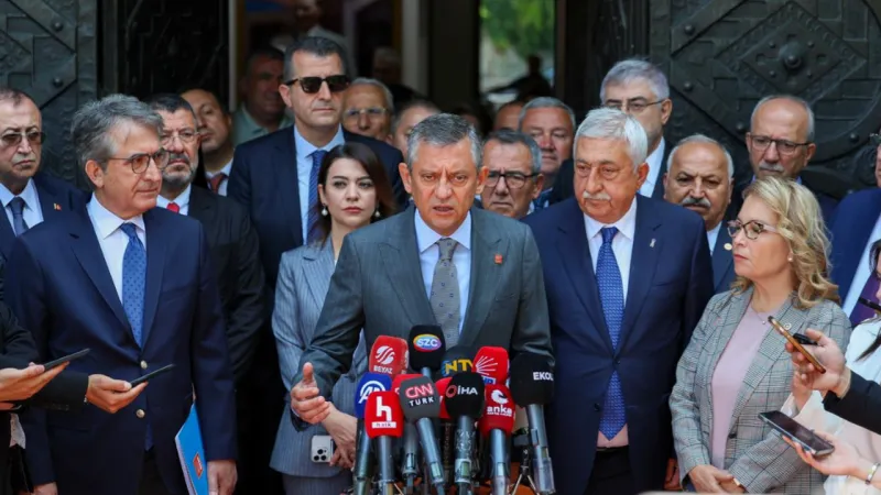 Özel'den TESK ziyareti: Esnafların yaşadığı sorunları değerlendirdi, Erdoğan'a çağrıda bulundu
