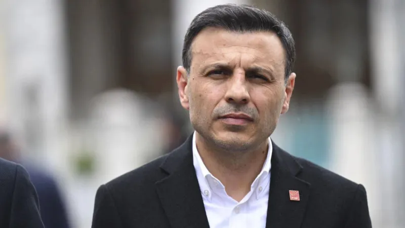 Özgür Çelik'ten sevk görüntülerine tepki: Nazi toplama kampı uygulamalarıyla adliyeye getirildiler