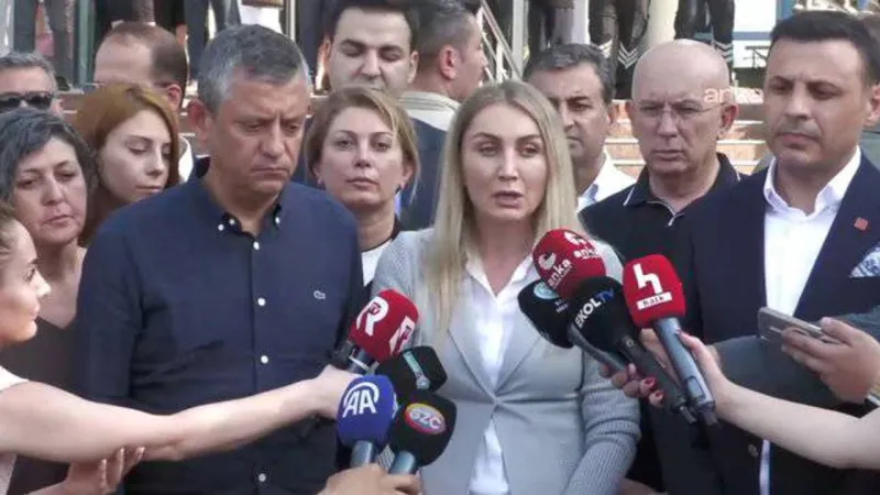 Ferdi Zeyrek'e Şok Ziyaret! Özgür Özel ve Dilek İmamoğlu Hastanede