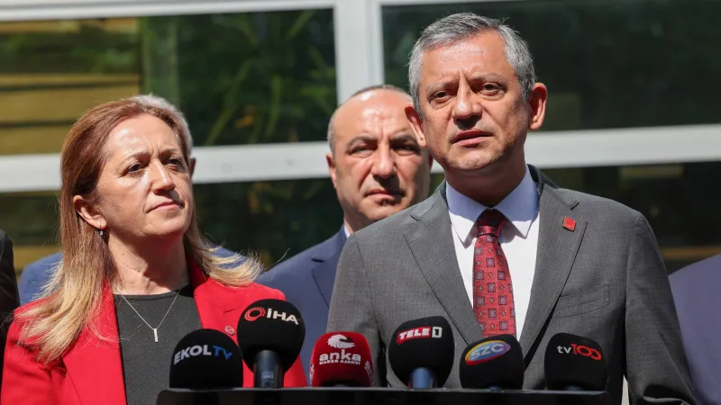 Özgür Özel'den infaz paketi yorumu: Komisyon’a gelen öneri çok yönlü beklentileri karşılamadı, bu işi de ellerine yüzlerine şimdi bulaştırdılar