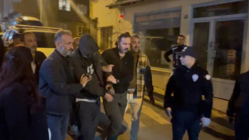 Polisten kaçarken apartman boşluğuna atladı!