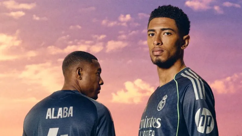 Real Madrid'in Yeni Deplasman Forması: Gece Mavisi Şıklığı!